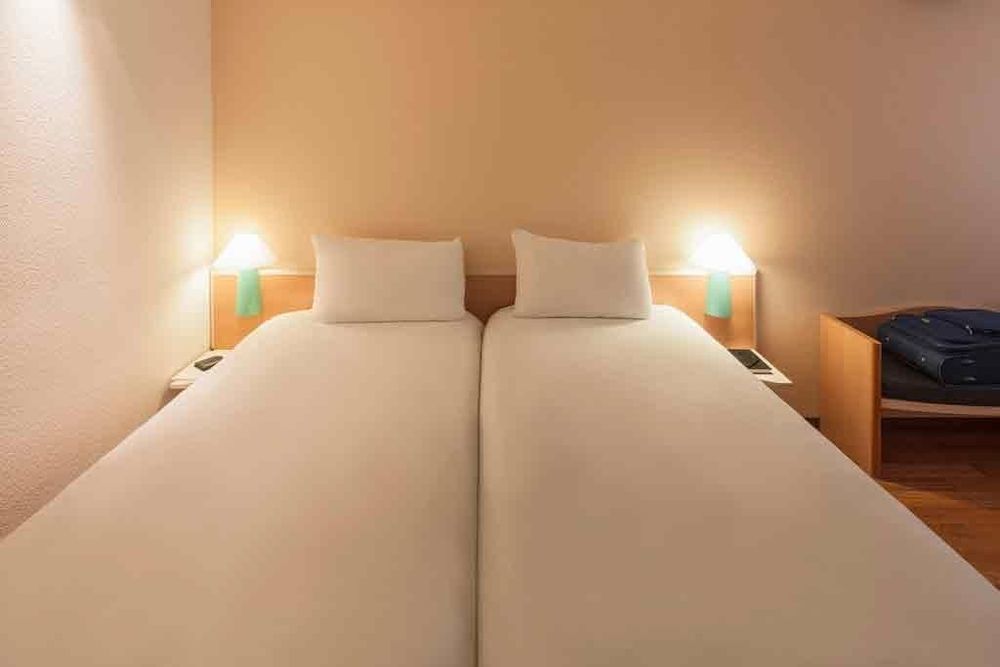 ホテル Ibis Reims タンクー 部屋 写真
