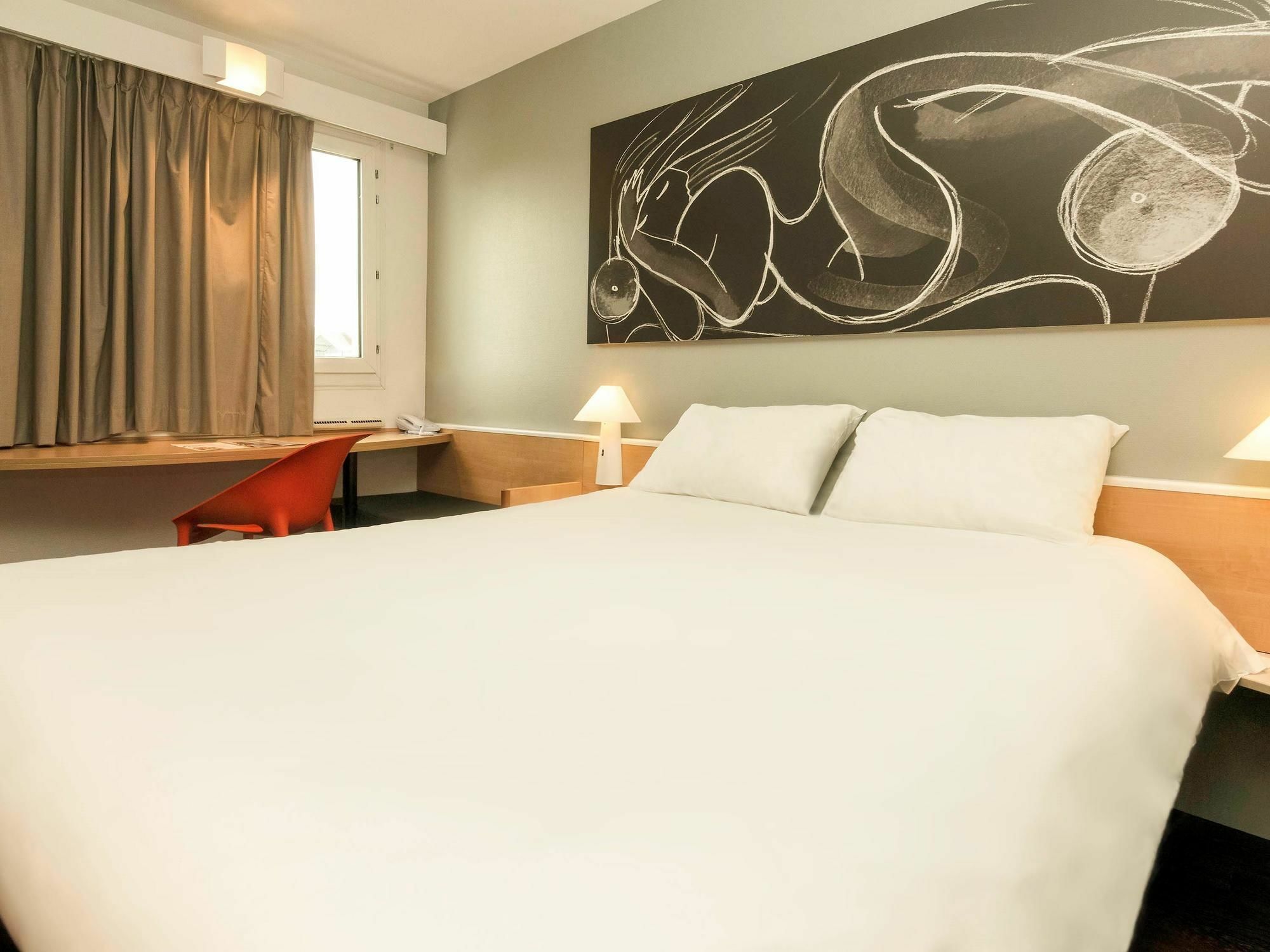 ホテル Ibis Reims タンクー エクステリア 写真