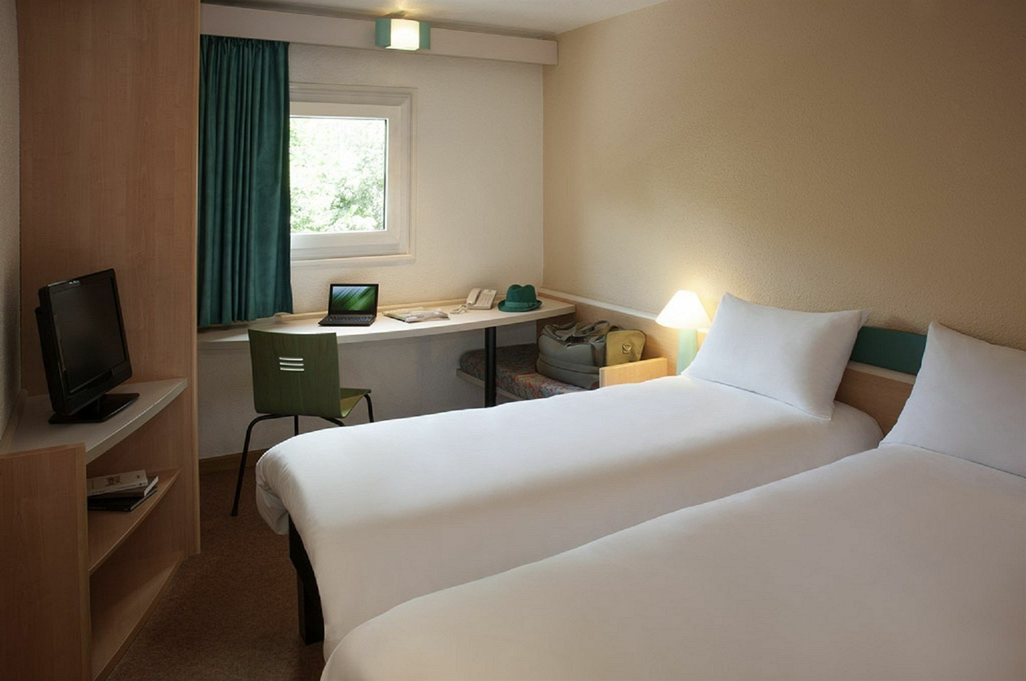 ホテル Ibis Reims タンクー エクステリア 写真
